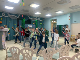 КВН "Моя Семья крепка, дружна. И для меня она важна!" КВН "Моя Семья крепка, дружна. И для меня она важна!".